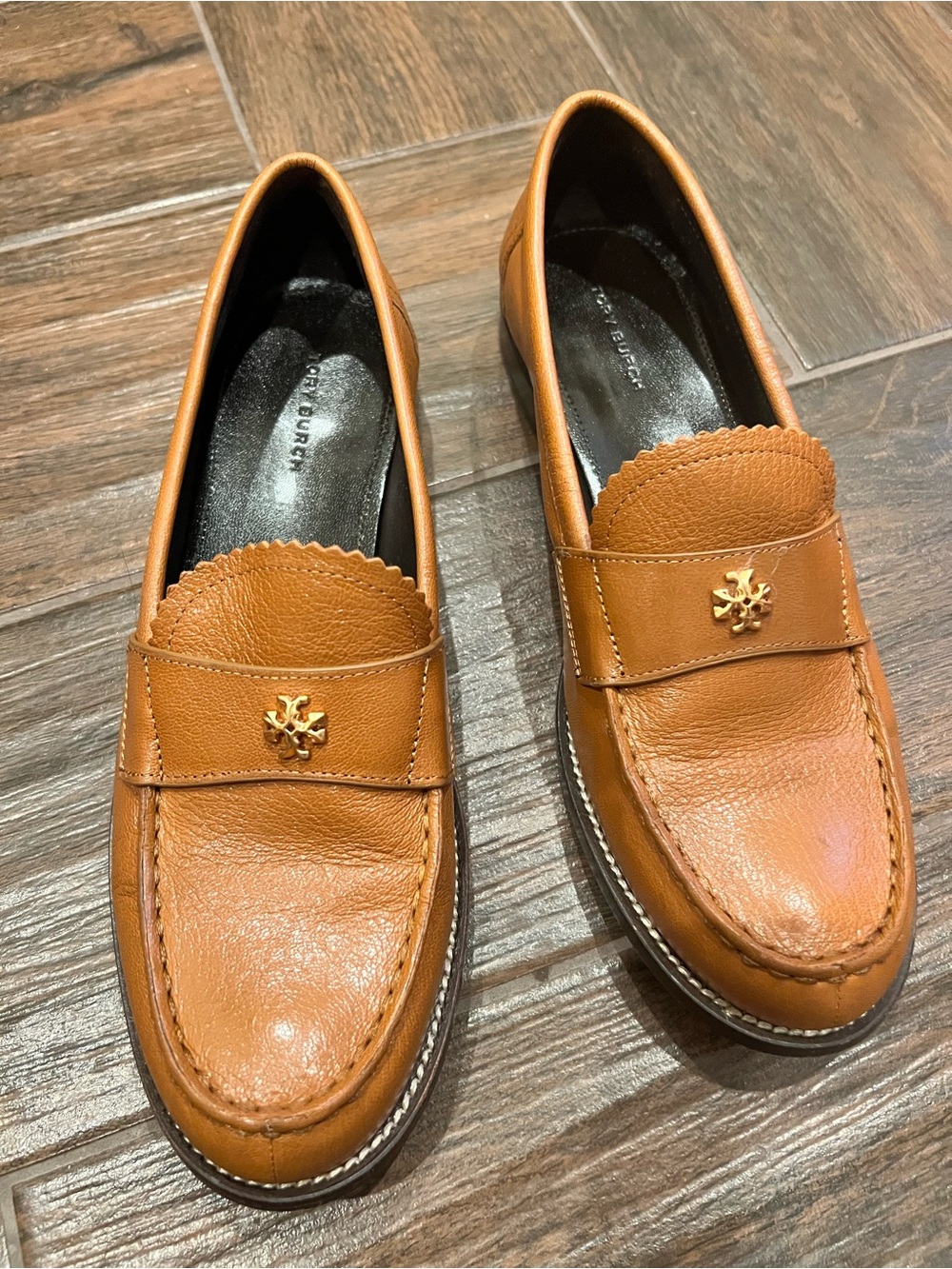 Tory Burch Women's Tan Leather Scalloped Penny Loafers with Gold Logo